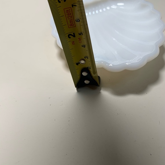 Delicate Shell Dish - Picture 4 of 4